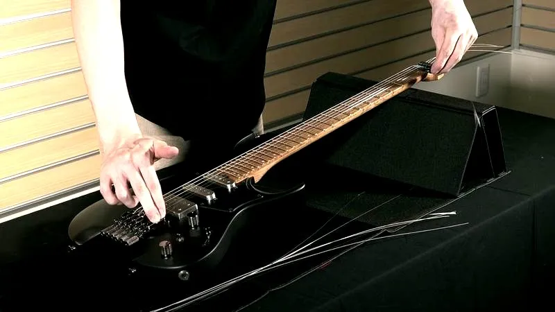 Jak wymienić strunę w gitarze szybko i bez błędów