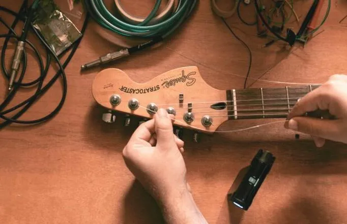 Jak nastroić gitarę